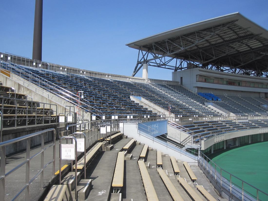 熊谷陸上競技場のスタンド